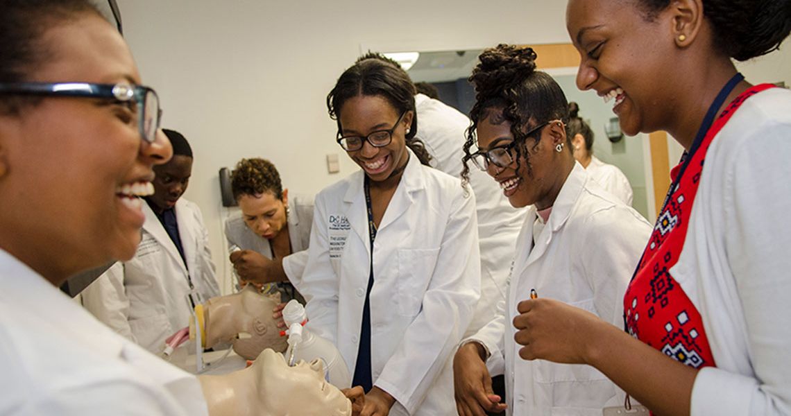 DC HAPP students perform intubation during a simulation at the CLASS Center