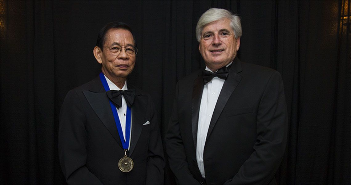  Dr. Pedro A. Jose Receiving the American Heart Association’s 2015 Excellence Award
