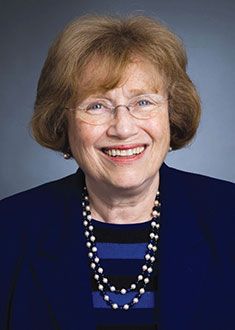 Dr. Carolyn Robinowitz posing for a portrait