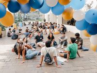 MD Students sitting on Ross Hall courtyard at orientation