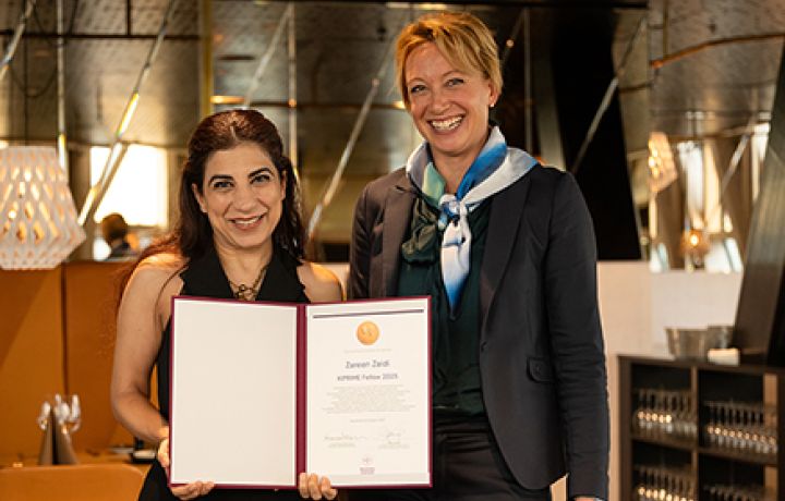 Zareen Zaidi, on left with Karolinska Institutet representative