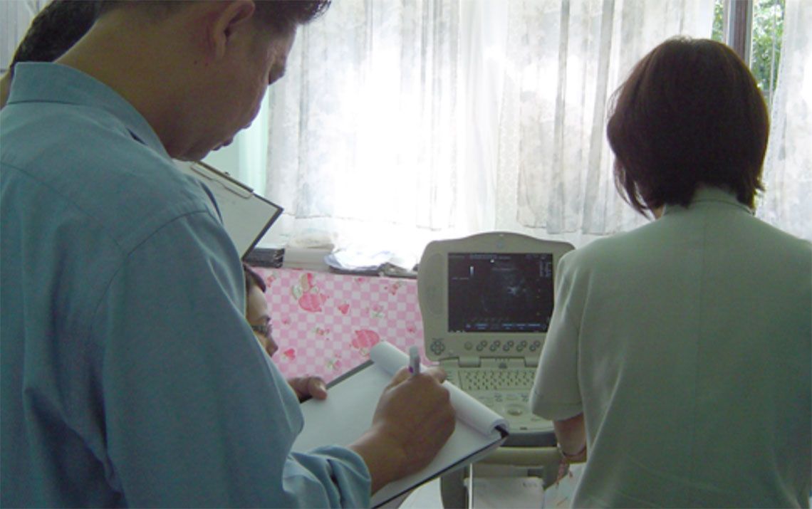 Clinicians using equipment 